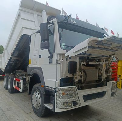 HOWO 371HP Schwerlastlastwagen Selbstdumpftransport Sinotruk Fahrgestell außerhalb der Autobahn ≤5 Sitzplätze