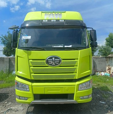 6 Monate Diesel 6X4 Traktor Lkw J6p420PS mit 400L Kraftstoffbehälter Euro 5 Emissionsstandard
