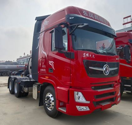 Der leistungsstarke Dongfeng Tianlong 6X4 Diesel-Flaggschiff-Transporter mit Handgetriebe