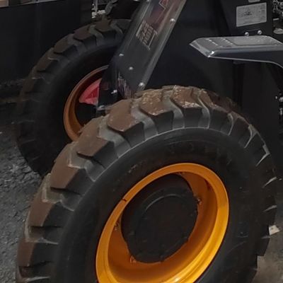 Kleines Ladegerät für schnelle und präzise Materialbearbeitung