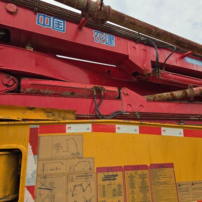 Sinotruk-Pumpenwagen mit Fahrerkabine mit Klimaanlage und hydraulischem Lenksystem