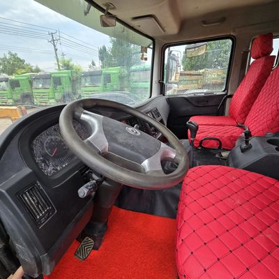 Sinotruk-Pumpenwagen mit Fahrerkabine mit Klimaanlage und hydraulischem Lenksystem