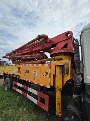 Sinotruk-Pumpenwagen mit Fahrerkabine mit Klimaanlage und hydraulischem Lenksystem
