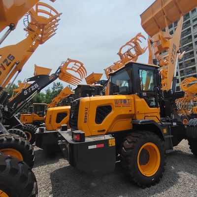 Genaue Materialbelastung mit gelbem tragbarem Kompaktladen und Euro 5 Motor 495 Mal