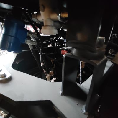 Genaue Materialbelastung mit gelbem tragbarem Kompaktladen und Euro 5 Motor 495 Mal