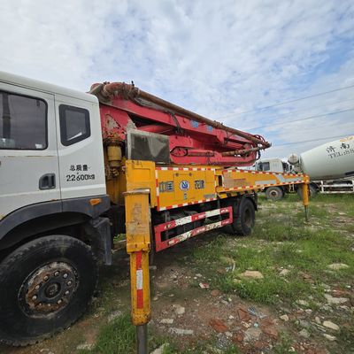 Verkehrsfahrzeuge mit Fahrräder und Fahrräder