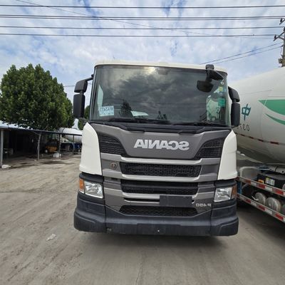 Reifen und umgerüstete Pumptrucks für Weißes Sinotruk-Fahrwerk im Frontlifting-Stil