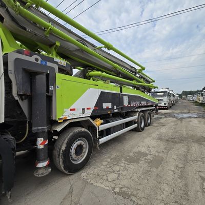 Reifen und umgerüstete Pumptrucks für Weißes Sinotruk-Fahrwerk im Frontlifting-Stil