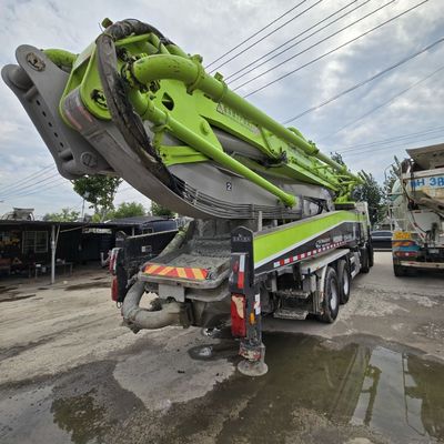 Reifen und umgerüstete Pumptrucks für Weißes Sinotruk-Fahrwerk im Frontlifting-Stil