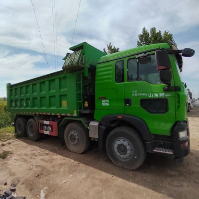 6X4 Sinotruk Dump Truck Chassis Schwerlaststoff aus Kohlenstoffstahl Frachtbox Motor Kapazität 4-6L
