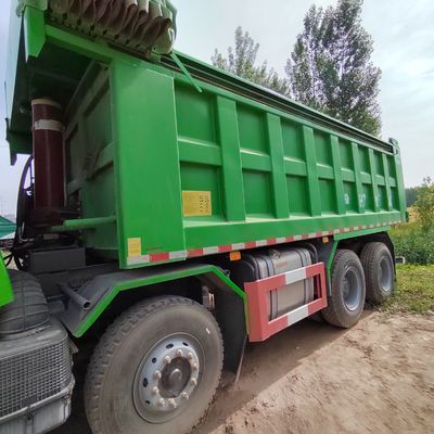 6X4 Sinotruk Dump Truck Chassis Schwerlaststoff aus Kohlenstoffstahl Frachtbox Motor Kapazität 4-6L