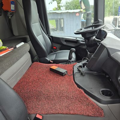Vorwärtshebewerk Sinotruk Chassis Pumpenfahrzeuge Ladekapazität 21-30 t Sitzplätze ≤5