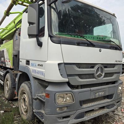 8×4 Antriebsrad Sinotruk Chassis Lkw-montierte Betonpumpe mit Servolenkung