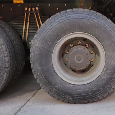 Rohrloser Reifenentwurf Sinotruk HOWO 8X4 Kipper Truck für Nigeria