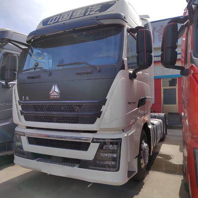 Traktoranhänger Sinotruk mit 400L Kraftstofftank und Fahrersitz