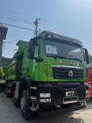 Sinotruk-Dump-Truck mit Motor und Sitzplätzen mit einer Kapazität von ≤ 5 Sitzplätzen mit einer Kapazität von 4-6 L