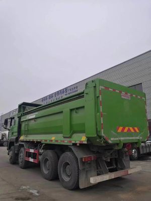 Sinotruk-Dump-Truck mit Motor und Sitzplätzen mit einer Kapazität von ≤ 5 Sitzplätzen mit einer Kapazität von 4-6 L