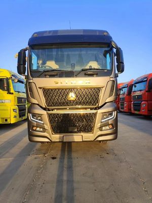 4×2 Antriebsrad Farbe anpassbar Schwerlastanhänger Treibstoffbehälter 31-40t Ladekapazität