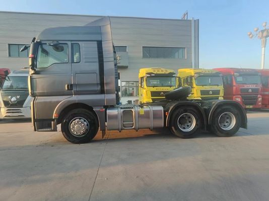 4×2 Antriebsrad Farbe anpassbar Schwerlastanhänger Treibstoffbehälter 31-40t Ladekapazität