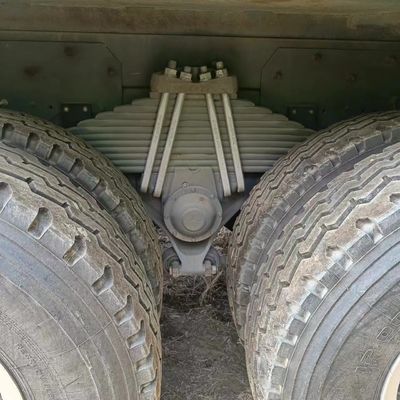 Sinotruk Dump Truck Chassis Material der Frachtbox aus Kohlenstoffstahl und Emissionsstandard Euro 3