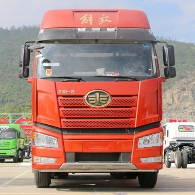 High Load Capacity Used Sinotruk HOWO 450HP 6X4 Trailer Head Traktor Truck in Südafrika