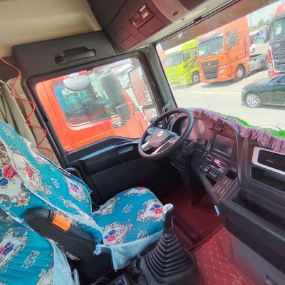 Sinotruk Gebraucht HOWO Transport Güterwagen Schwerlastwagen CNG 6X4 Traktorwagen