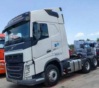 Volvo prime s Gebrauchttraktor auf 460 PS 6X2r National V mit Hydrauliklenkung