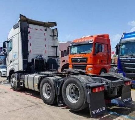 Volvo prime s Gebrauchttraktor auf 460 PS 6X2r National V mit Hydrauliklenkung