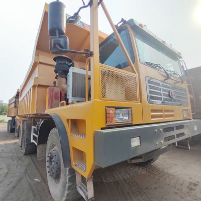 Schwerlastdämpfer mit Handgetriebe auf Sinotruk-Chassis mit Leistungshilfslenkung