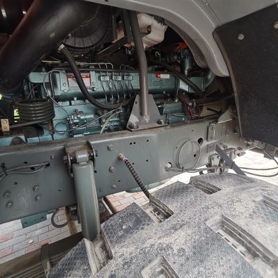 Sinotruk Chassis 6X4 Dump Truck mit Reifen und Hydrauliklenkung 351-450 PS