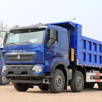 Mit dem Shacman-Traktor-Lkw und dem Halbanhänger ermöglicht der Transport von hoher Lastkapazität