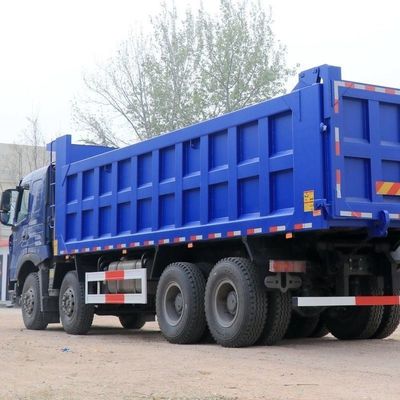 Mit dem Shacman-Traktor-Lkw und dem Halbanhänger ermöglicht der Transport von hoher Lastkapazität