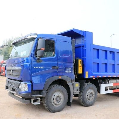 Sinotruk HOWO T7h Traktormotor mit Luftfederungssitz 440 PS und 1000 L Kraftstofftank