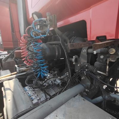 30 t Ladefähigkeit Manuelle Getriebe Typ Schwerlastfahrzeug Sinotruk Fahrgestell Tipper Truck