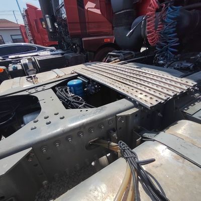 30 t Ladefähigkeit Manuelle Getriebe Typ Schwerlastfahrzeug Sinotruk Fahrgestell Tipper Truck