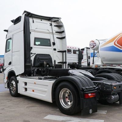 Kraftstoffbehälter-Traktor-Lkw mit 600L-Kraftstoffbehälter mit Luftfederung für den Fahrersitz und &gt; 8L-Motorkapazität