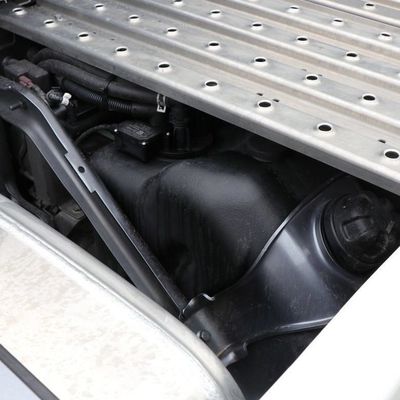 Kraftstoffbehälter-Traktor-Lkw mit 600L-Kraftstoffbehälter mit Luftfederung für den Fahrersitz und &gt; 8L-Motorkapazität