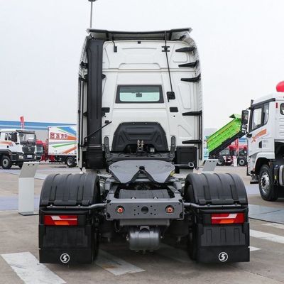 Kraftfahrzeug mit hydraulischer Steuerung - FAW-Schwerlastwagen mit großem Tank