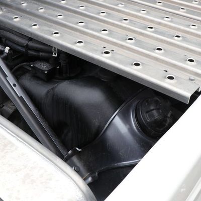 Kraftfahrzeug mit hydraulischer Steuerung - FAW-Schwerlastwagen mit großem Tank