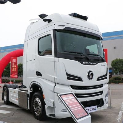 Kraftfahrzeug mit hydraulischer Steuerung - FAW-Schwerlastwagen mit großem Tank