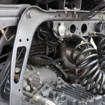 Kraftfahrzeug mit hydraulischer Steuerung - FAW-Schwerlastwagen mit großem Tank