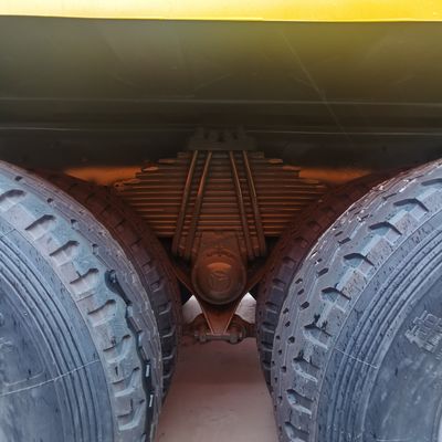 Sinotruck Schwerlastlastwagen 6X4 Industriefahrzeug für 11m*2,55m*3,45m