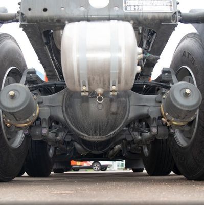 Fortgeschrittene 31-40t Lastkapazität Luftfederung Sitz Traktor-Lkw mit 1000L Kraftstofftank