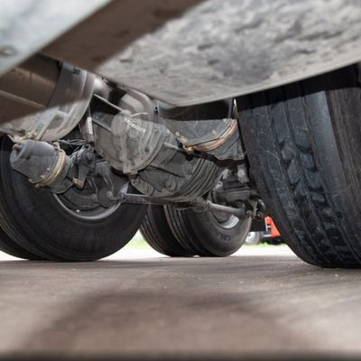 Luftfederungssitz und 600-Liter-Kraftstoffbehälter perfekte Kombination zum Ziehen eines Semi-Anhängers