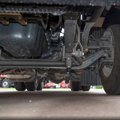 Luftfederungssitz und 600-Liter-Kraftstoffbehälter perfekte Kombination zum Ziehen eines Semi-Anhängers