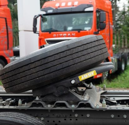 Luftfederungssitz und 600-Liter-Kraftstoffbehälter perfekte Kombination zum Ziehen eines Semi-Anhängers