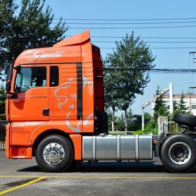 HOWO schwerer CNG-Traktor für den Transport von Halbanhängern