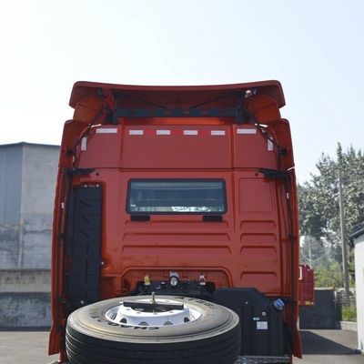 ZZ4257N3247E1H Rohrloser Reifenentwurf Sinotruck Schwerlastzug mit 1000L Kraftstofftank