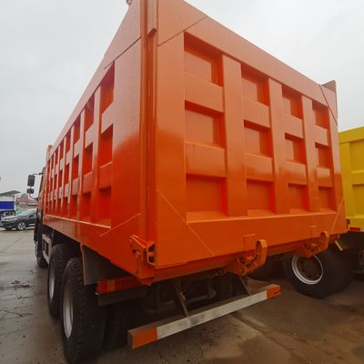 Rohrloser Reifenentwurf 6X4 Sinotruck Schwerlastfahrzeug mit 351-450 PS