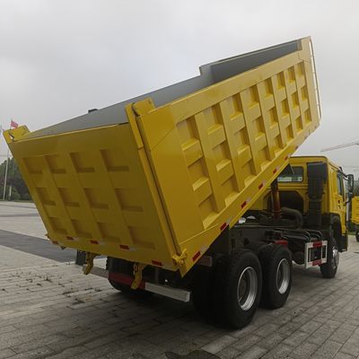 Gebrauchtes 6x4 Dump Truck mit manuellem Getriebe perfekt für den Transport von Gütern